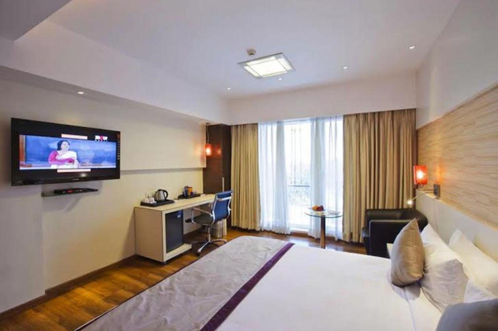 Spree Shivai Hotel Pune Pimpri-Chinchwad Exteriör bild