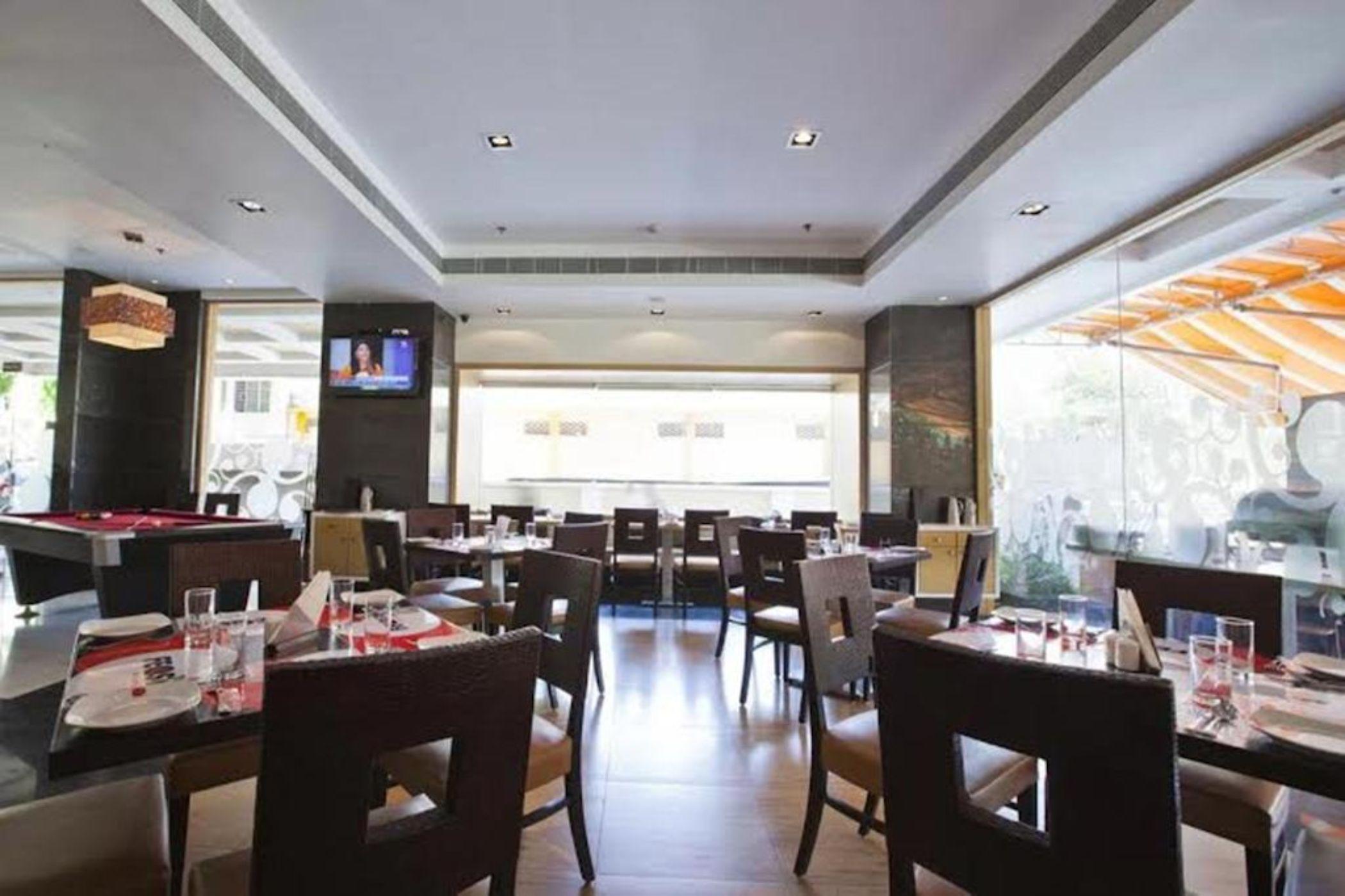 Spree Shivai Hotel Pune Pimpri-Chinchwad Exteriör bild