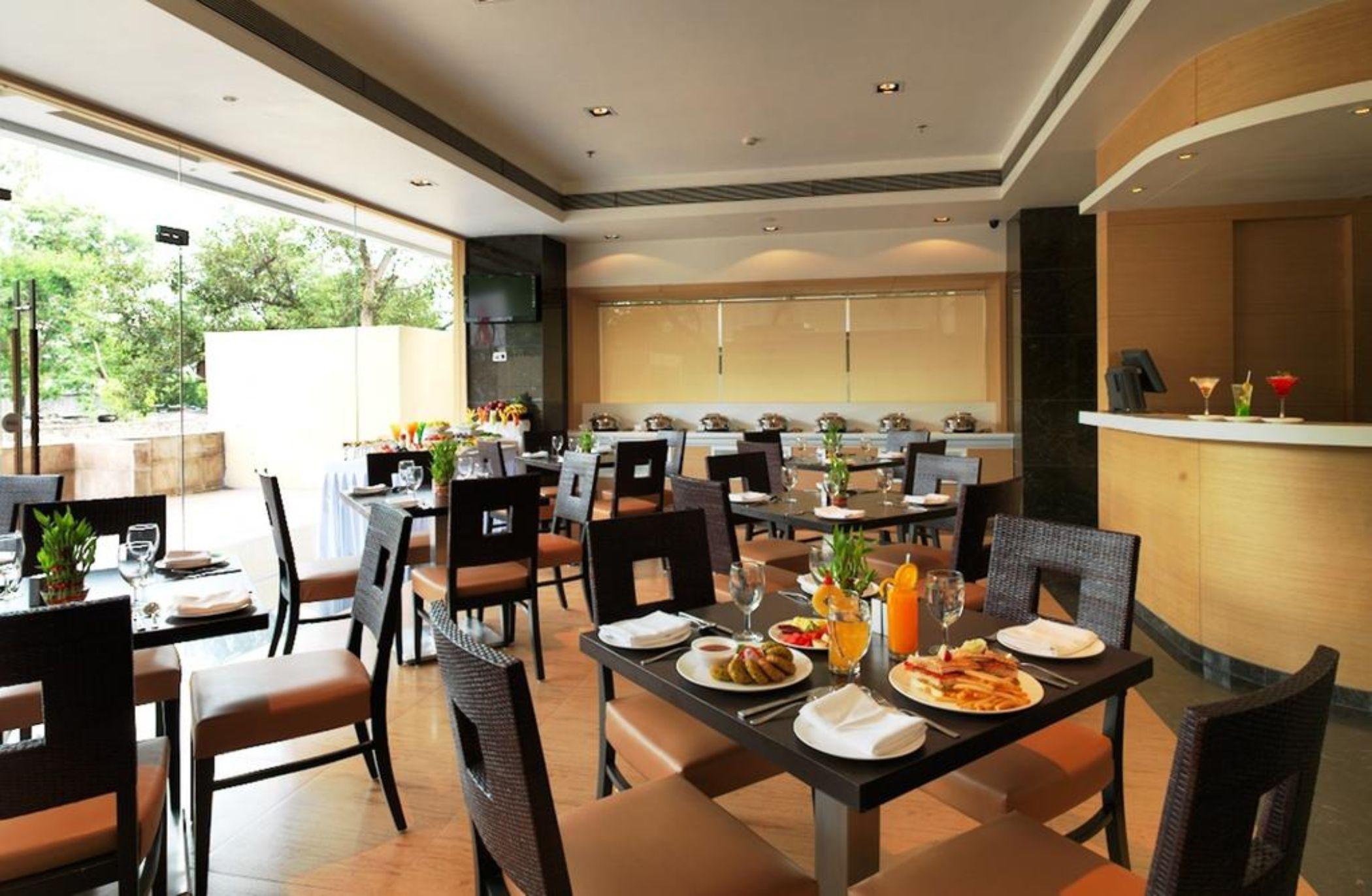 Spree Shivai Hotel Pune Pimpri-Chinchwad Exteriör bild