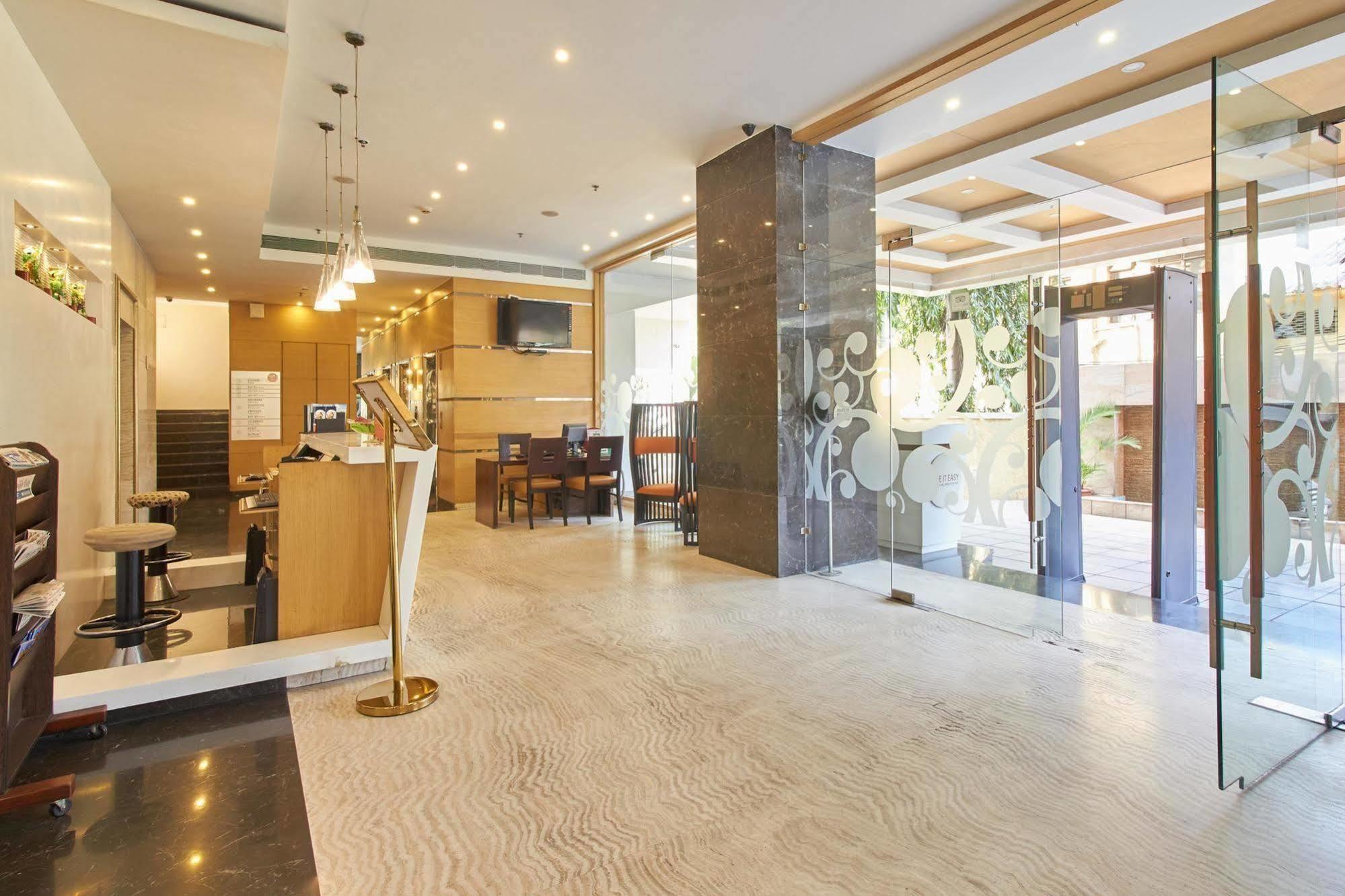 Spree Shivai Hotel Pune Pimpri-Chinchwad Exteriör bild
